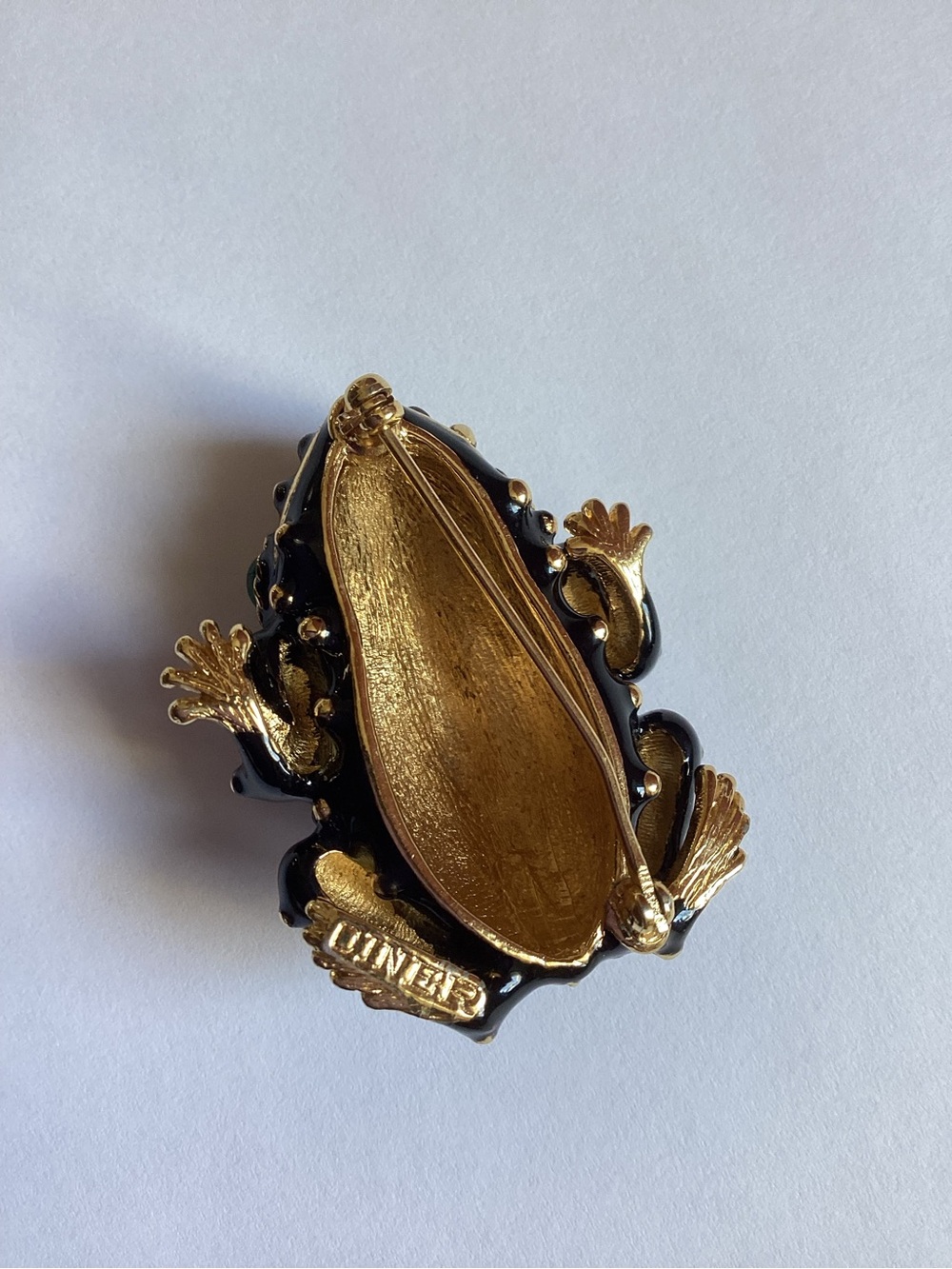 Vintage Ciner Frog Brooch Black Enamel Gold Tone - Picture 5 of 6